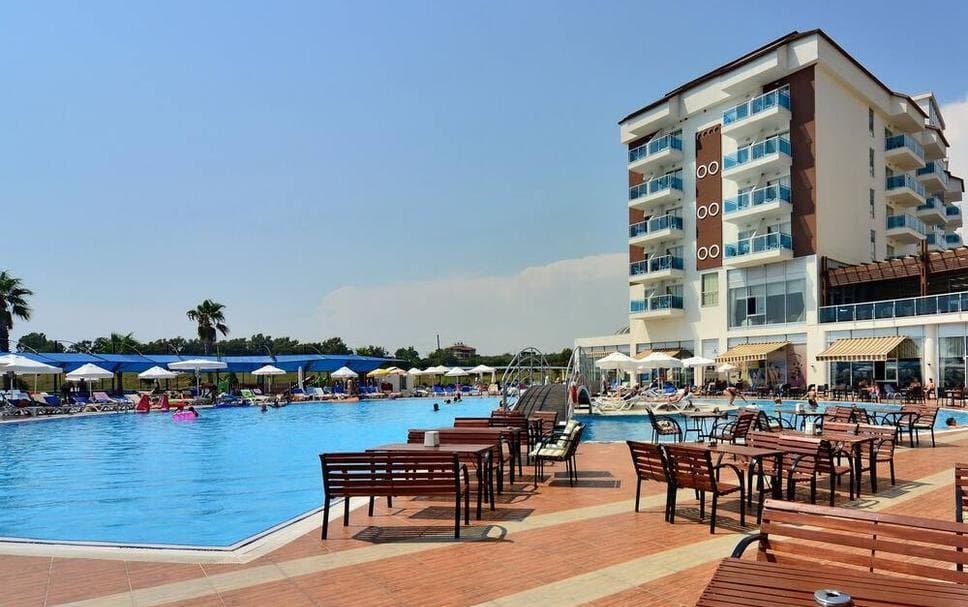 Cenger Beach 5★